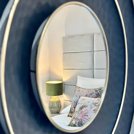 Cygnet No 5 -free Parking *