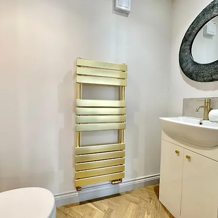 Cygnet No 5 -free Parking *