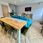 Holiday home Cygnet No 5 -free Parking *