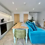 Holiday home Cygnet No 5 -free Parking